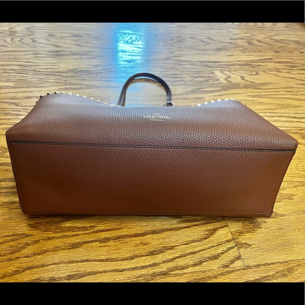 😊SOLD🙂 VALENTINO GARAVANI Saddle Rockstud Vitello Tote Bag - Picture 11 of 12